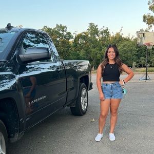 Meet your Posher, Hailey